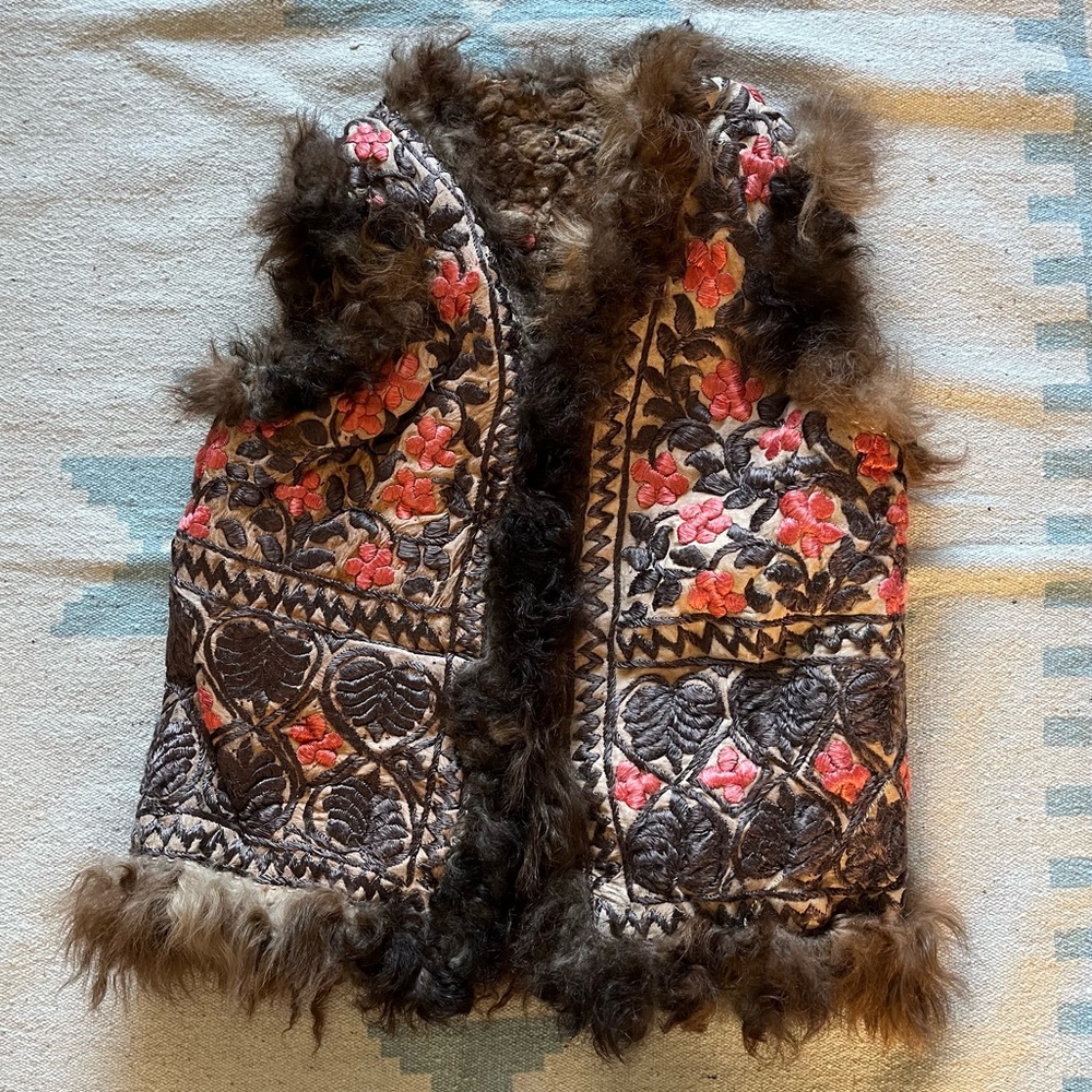 Vintage Shearling Embroidered Sheepskin Leather Vest Afghan Floral Handmade Rare - Picture 3 of 15